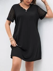SHEIN Unity Vestido estilo camiseta con encaje en contraste con diseño de botón - Negro - Ver 1