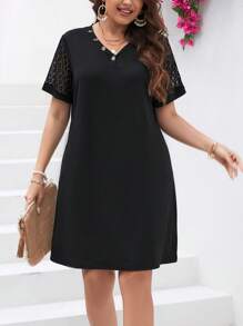 SHEIN Unity Vestido estilo camiseta con encaje en contraste con diseño de botón - Negro - Ver 3