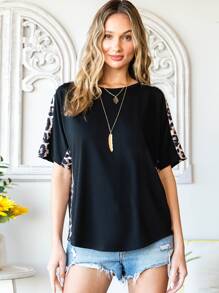 Camiseta con estampado de leopardo de manga murciélago - Negro - Ver 1