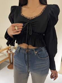 DAZY 雞心領口前打結荷葉邊短款襯衫 - 黑色 - 查看 1