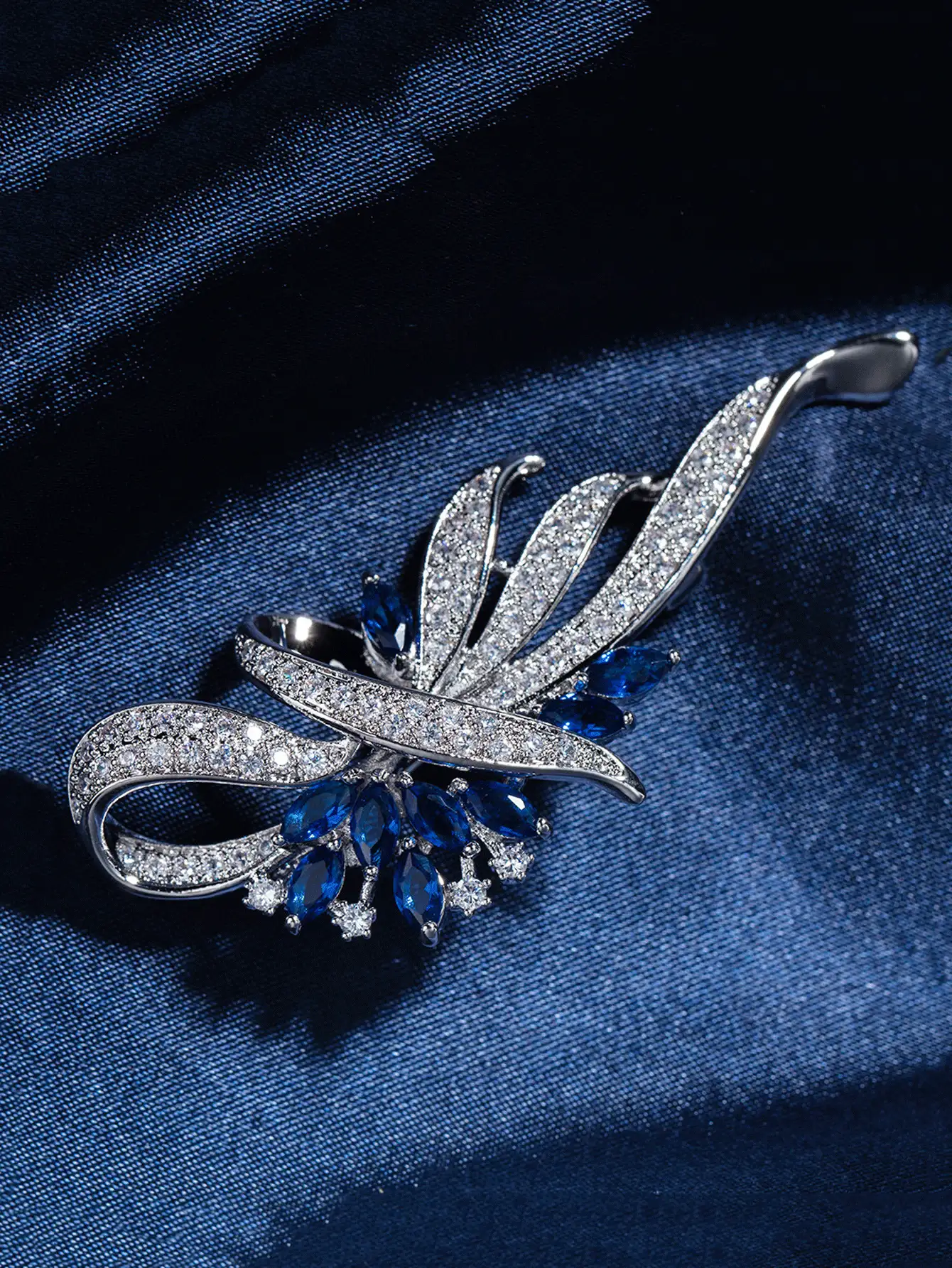 1 chiếc trâm cài áo hoa pha lê tinh xảo, thiết kế thanh lịch và kín đáo, thích hợp sử dụng hàng ngày - Nhiều màu - Xem 2