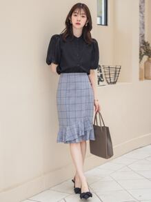 DAZY Blusa unicolor con botón delantero de manga farol - Negro - Ver 4