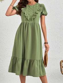 SHEIN VCAY Vestido con bordado con ojal yugo ribete con fruncido - Verde Lima - Ver 6