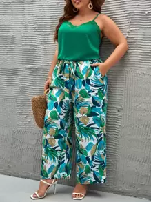 SHEIN Frenchy Áo hai dây viền ren Boho cỡ lớn & Quần ống rộng in họa tiết nhiệt đới Ngày Thánh Patrick, cho mùa hè - màu xanh lá - Xem 1