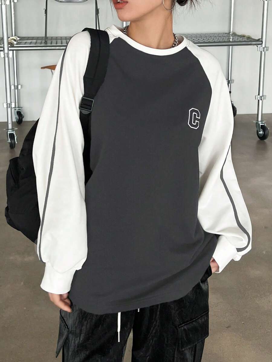 DAZY Two Tone Letter Graphic Raglan Sleeve Tee - Dark Grey - View 1