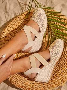 SheIn VCAY 女士花卉刺繡編織露跟度假夏天坡跟鞋 - 杏色 - 查看 3