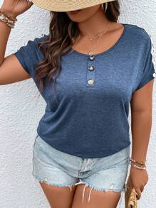 SHEIN LUNE 加号纽扣细节蝙蝠袖 T 恤 图案 T 恤 女式上衣 - 藍色 - 查看 3