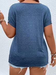 SHEIN LUNE 加号纽扣细节蝙蝠袖 T 恤 图案 T 恤 女式上衣 - 藍色 - 查看 2