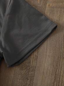 SHEIN LUNE Camiseta sol & con estampado de slogan - Gris Oscuro - Ver 3