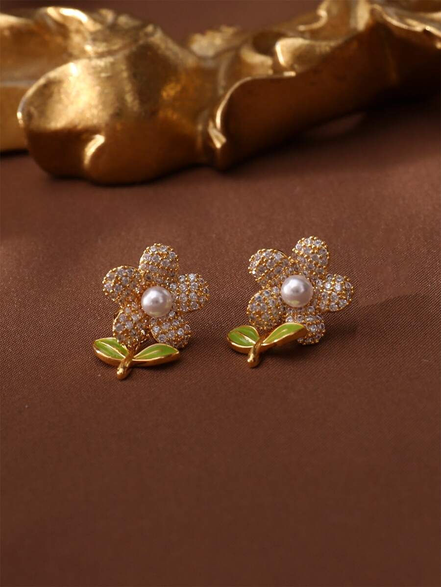 Faux Pearl Decor Flower Design Stud Earrings - Yellow Gold - View 1