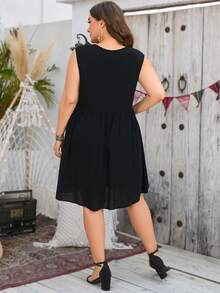 EMERY ROSE Plus Floral Embroidery Notched Neckline Smock Dress - Black - View 2