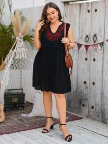 EMERY ROSE Plus Floral Embroidery Notched Neckline Smock Dress - Black - View 3