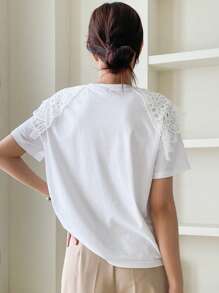 DAZY 对比色凸纹蕾丝个性领 T 恤，荷叶边 - 白色 - 查看 2