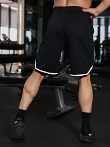 Manfinity Fitness Boyfriend Style Men Letter Graphic Contrast Binding Drawstring Waist Sports Shorts Gym Shorts Jogger Shorts - Black - View 2