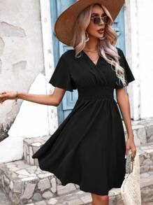 SHEIN Holidaya 素色交疊領蝴蝶袖A字連衣裙 - 黑色 - 查看 1