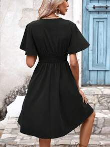 SHEIN Holidaya 素色交疊領蝴蝶袖A字連衣裙 - 黑色 - 查看 2