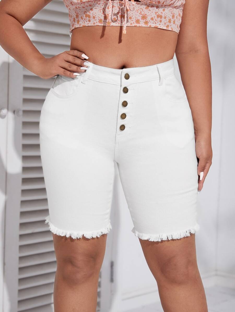 SHEIN Essnce 大碼紐扣門襟毛邊牛仔短褲 - 白色 - 查看 1