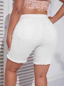 SHEIN Essnce 大碼紐扣門襟毛邊牛仔短褲 - 白色 - 查看 2