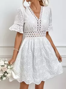 SHEIN Frenchy Đầm Tranh thêu Cắt ra Dải chun màu trơn Boho - trắng - Xem 3