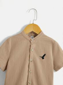 SHEIN Leap Crew Toddler Boys Eagle Print Shirt & Letter Patched Shorts - Khaki - View 3