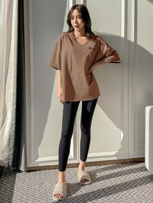 DAZY con estampado de letra Camiseta de hombros caídos & Leggings - Café integral - Ver 3