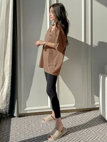 DAZY con estampado de letra Camiseta de hombros caídos & Leggings - Café integral - Ver 4