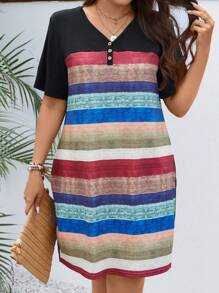 SHEIN LUNE 大碼撞色紐扣細節T恤洋裝 - 彩色 - 查看 1