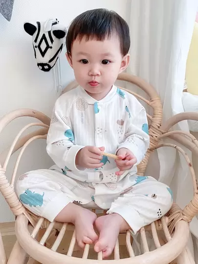 嬰兒河馬印花長袖開襟連身衣，全季空調布料