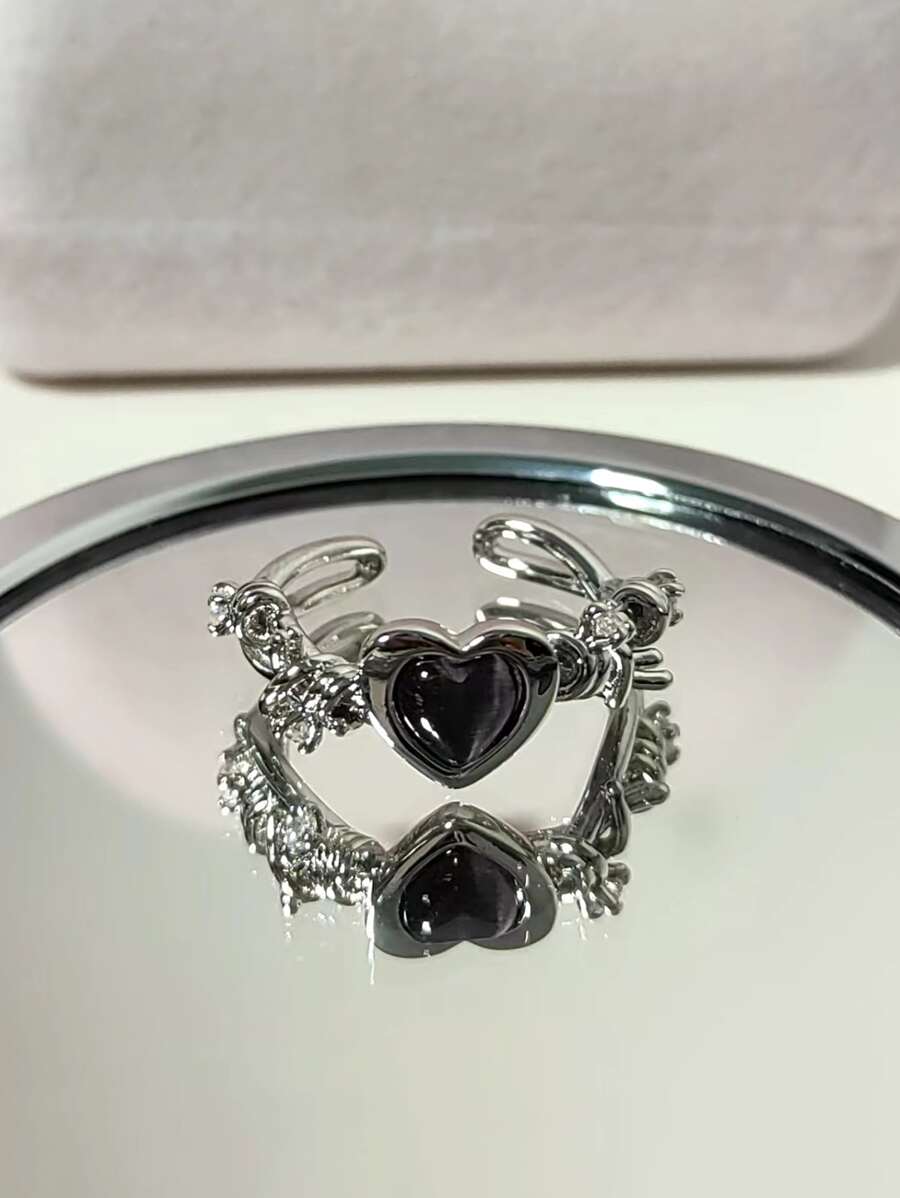 Nhẫn trang trí trái tim