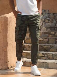 Manfinity Men Camo Print Flap Pocket Side Cargo Trousers - Army Green - View 7