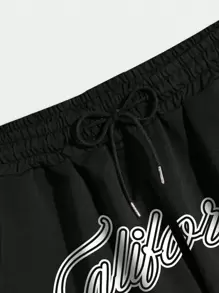 ROMWE MEN Prep Men Letter Graphic Striped Trim Basketball Shorts