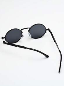 一副男女通用圆形金属框时尚眼镜，适合日常佩戴和驾驶，也适合夏季海滩度假、户外活动和旅行。