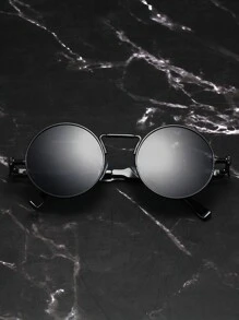 一副男女通用圆形金属框时尚眼镜，适合日常佩戴和驾驶，也适合夏季海滩度假、户外活动和旅行。