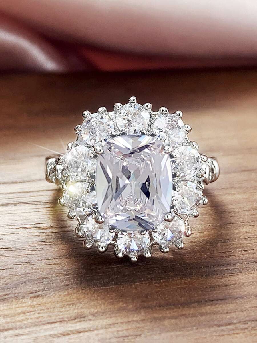 Nhẫn trang trí đính đá Cubic Zirconia, thích hợp để đeo hàng ngày.