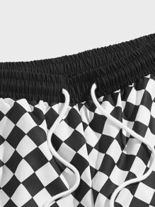 ROMWE MEN Guys Checkerboard Print Striped Trim Drawstring Waist Shorts - Black and White - View 3