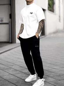 Manfinity Homme Hombres Pantalones deportivos con camiseta con estampado de letra de cuello alto - Blanco y Negro - Ver 1