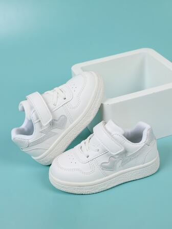 女孩愛心圖案繫帶設計運動鞋