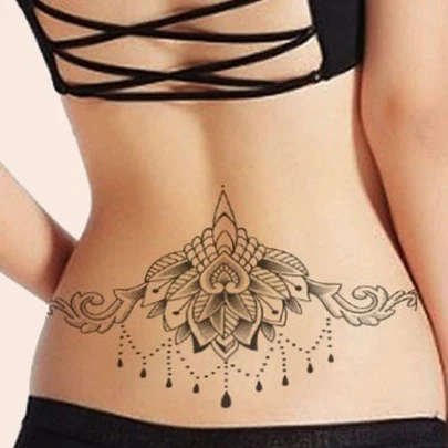 1入組性感花卉和幾何圖案防水暫時性紋身貼紙，適用於胸部和腰部