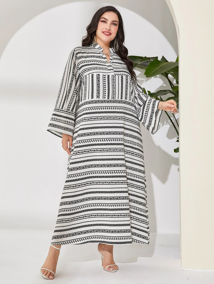 Al Najma Vestido con estampado geométrico de cuello notch manga de campana - Blanco y Negro - Ver 1