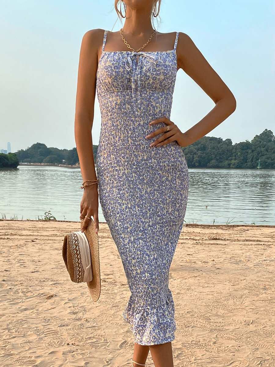 SHEIN VCAY 小碎花打褶前繫帶荷葉邊吊帶洋裝