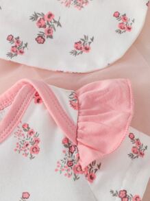 SHEIN 嬰兒女孩花卉印花荷葉邊連體衣和短褲套裝及配件,包括頭帶、圍兜和手套