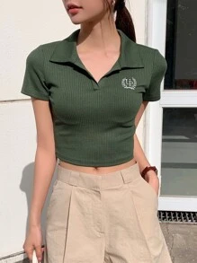 DAZY Camiseta crop con estampado de letra tejido de canalé - Verde militar - Ver 3