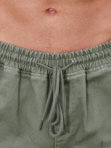 Manfinity Hombres Shorts en mezclilla de cintura con cordón con bolsillo oblicuo - Verde militar - Ver 4