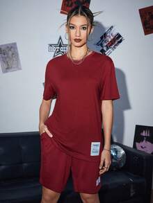 Manfinity RebelGame 1入組字母圖案T恤和1入組腰部抽繩短褲 - 酒紅色 - 查看 4