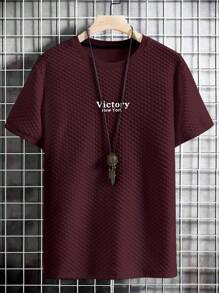 Manfinity Homme Hombres Camiseta con estampado de letra - Burdeos - Ver 1