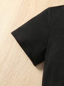 SHEIN 小男童恐龍和字母圖案POLO衫和短褲附包