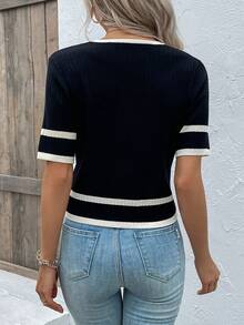 Áo thun dệt kim thời trang nữ thanh lịch, tay ngắn, cài nút, kiểu dáng ôm sát, phối màu tương phản mùa xuân/hè, phong cách tối giản cổ điển, phù hợp cho mùa tựu trường, mùa thu, phong cách đường phố thu/đông, cũng thích hợp cho các dịp Giáng sinh, Lễ Tạ ơn và Năm mới. Màu đen. - màu đen - Xem 2