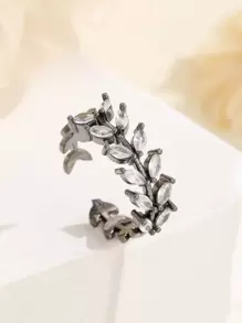 季節性時尚戒指，啟發自歐洲和經典的創意葉子設計。製作採用高品質黃銅和微鑲嵌技術，適合大學、商務、派對、夜店、宴會和日常佩戴。（高品質工廠直銷，價格低廉） - 槍黑色 - 查看 13