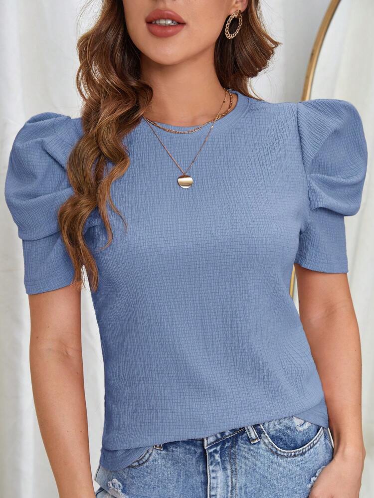 Top monocolore con manica a sbuffo