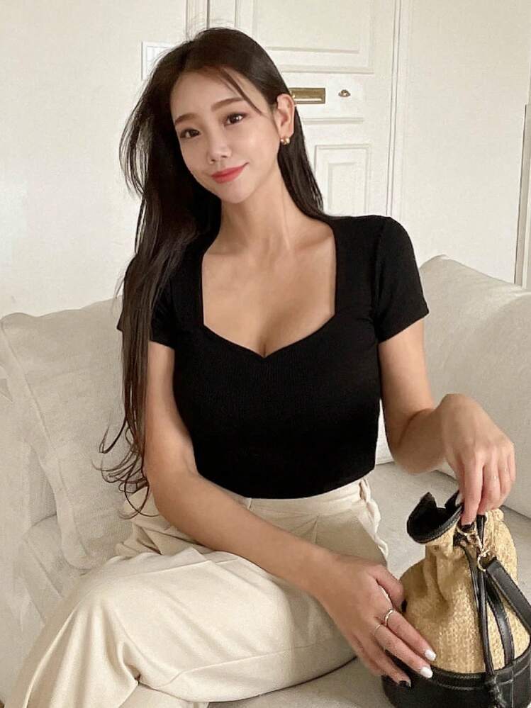 DAZY 心形領口肋針針織t恤 - 黑色 - 查看 6